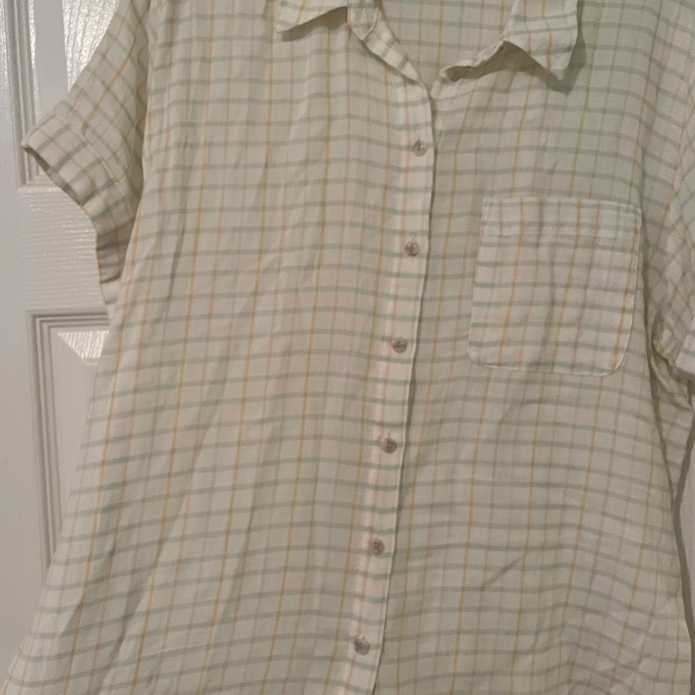 Universal Thread - Plaid Short-Sleeve Button-Up Shirt